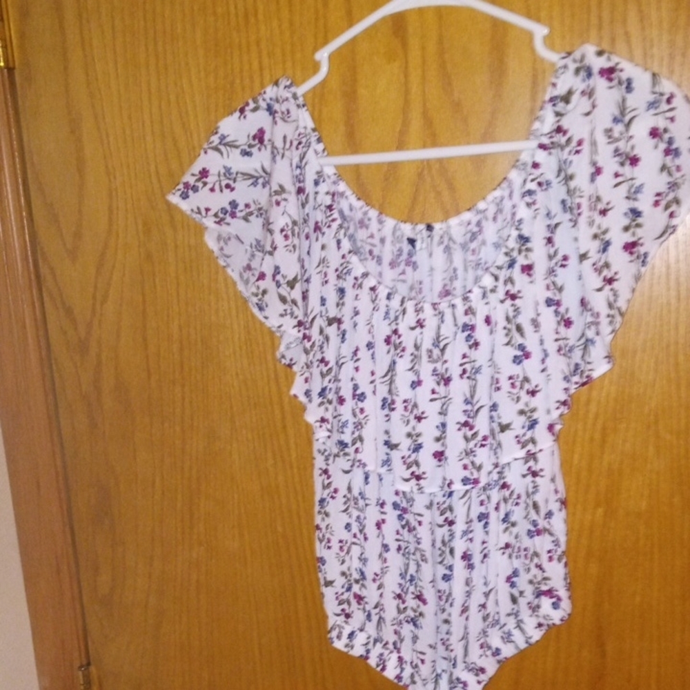 American Eagle Outfitters Floral Bodysuit with Ruffle Sleeves